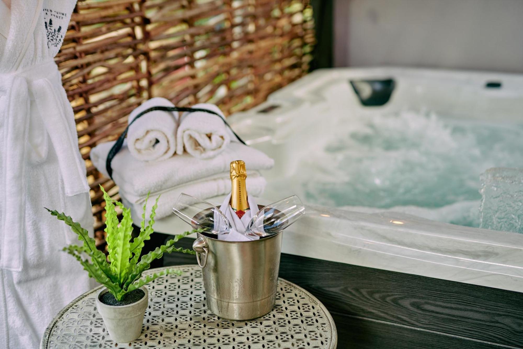Wild Thyme & Honey - Cirencester-Cotswolds ภายนอก รูปภาพ